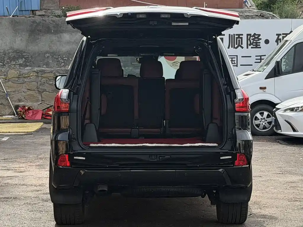 Lexus LX — фото 18