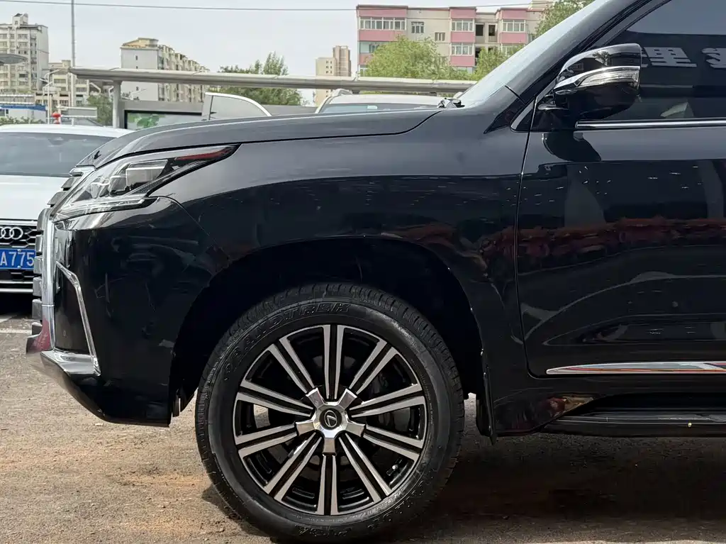 Lexus LX — фото 5