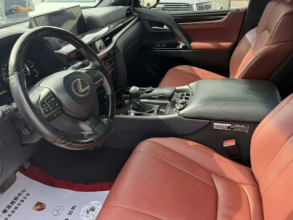 Lexus LX — фото 7