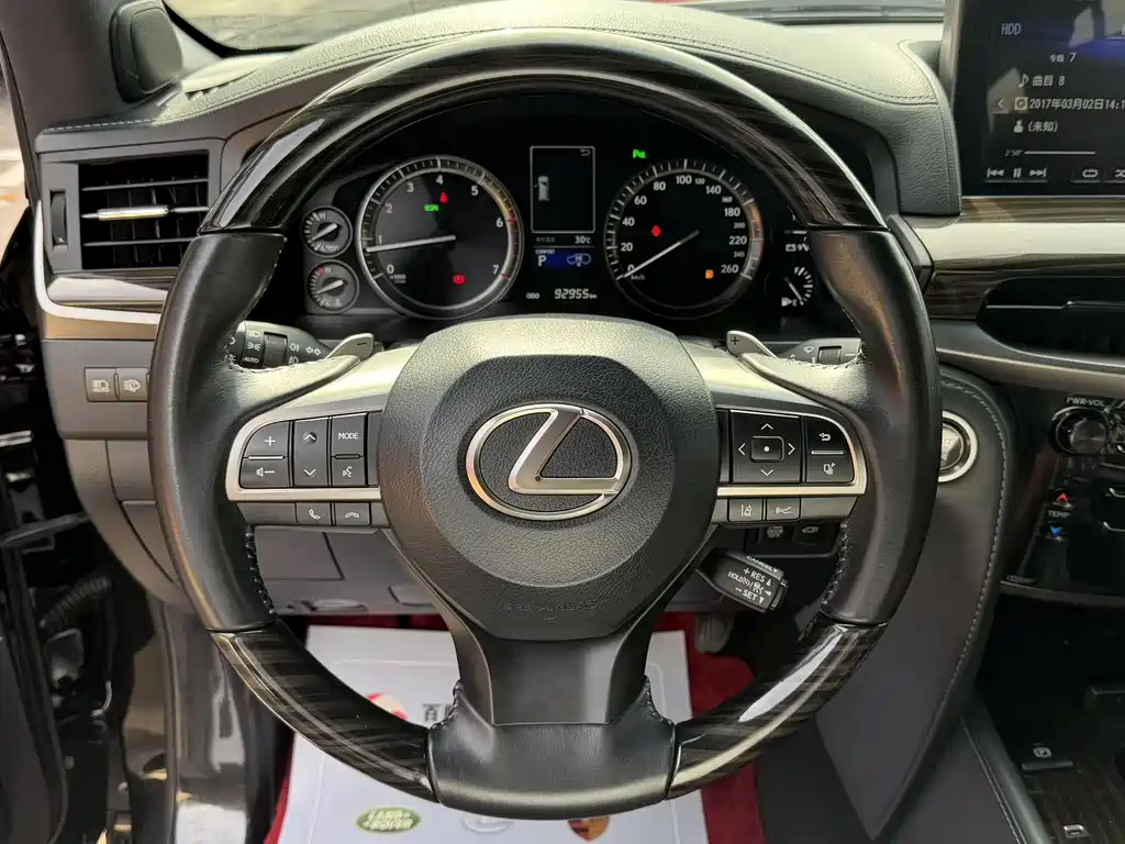 Lexus LX — фото 8