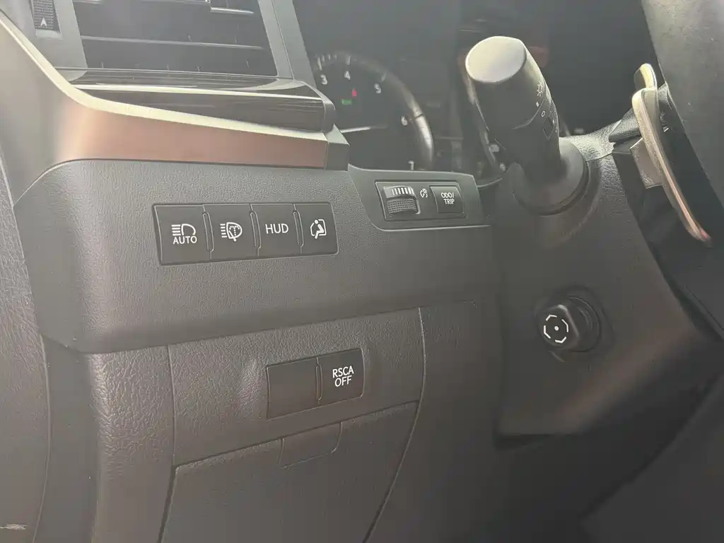 Lexus LX — фото 9