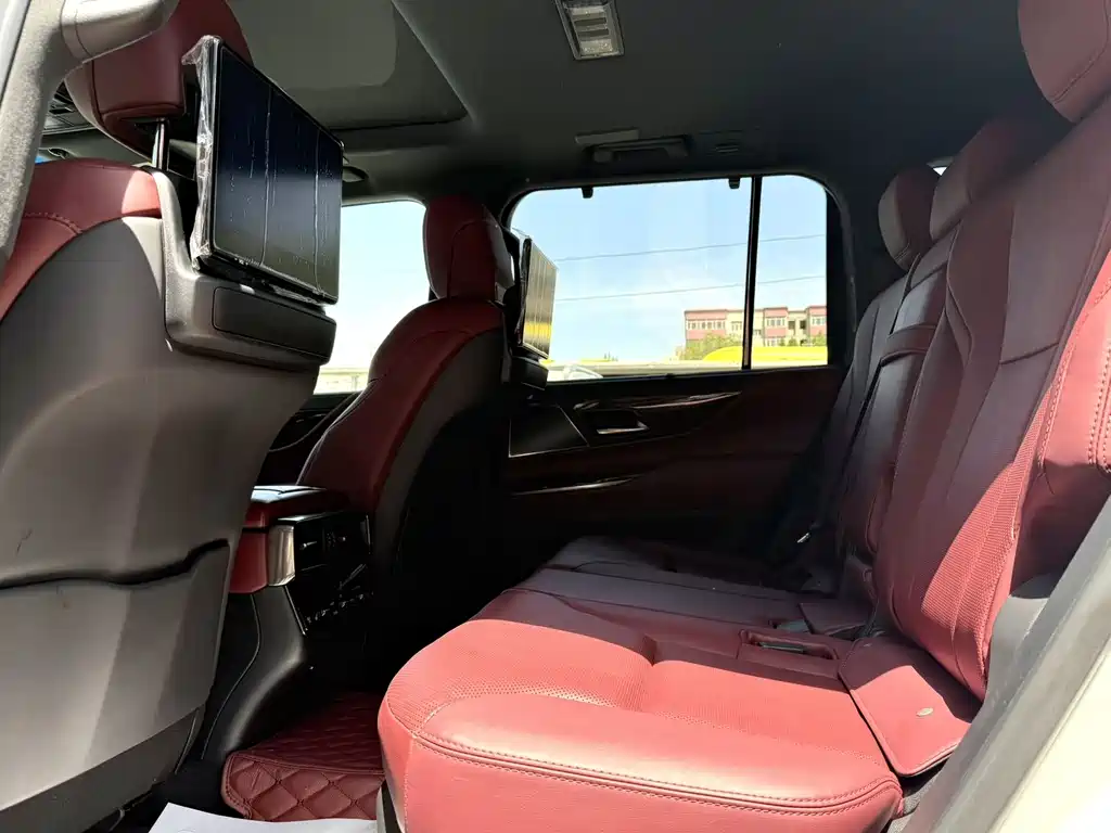 Lexus LX — фото 11