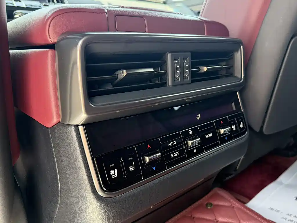 Lexus LX — фото 13