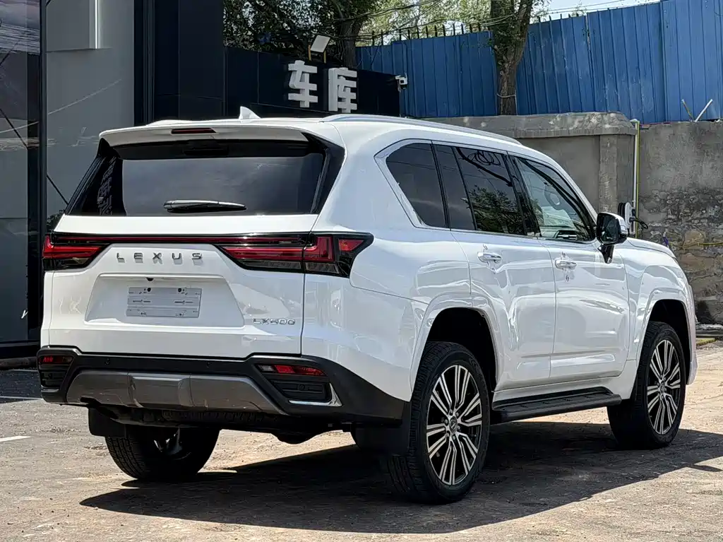 Lexus LX — фото 15