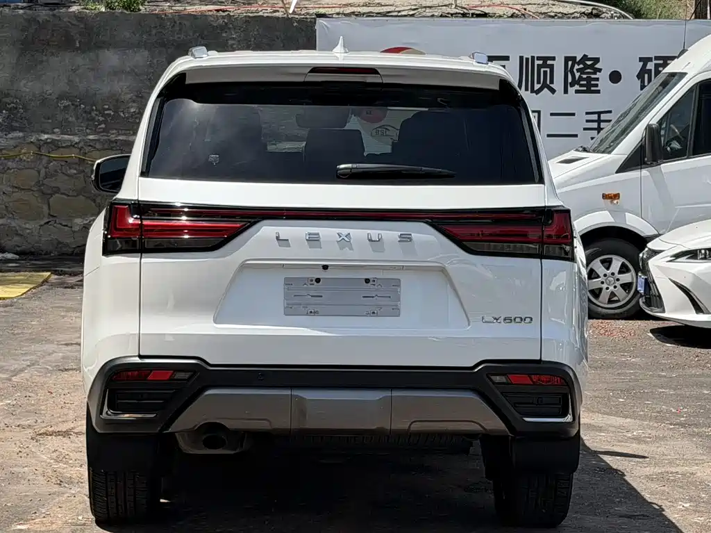 Lexus LX — фото 17