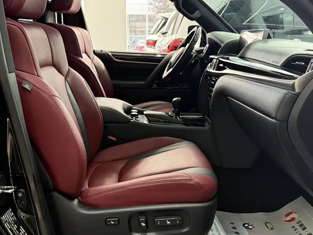 Lexus LX — фото 13
