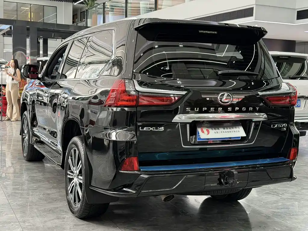 Lexus LX — фото 17