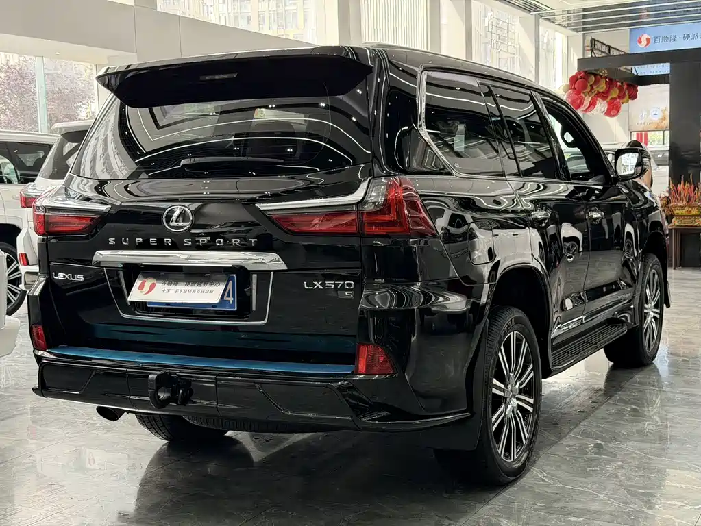 Lexus LX — фото 18