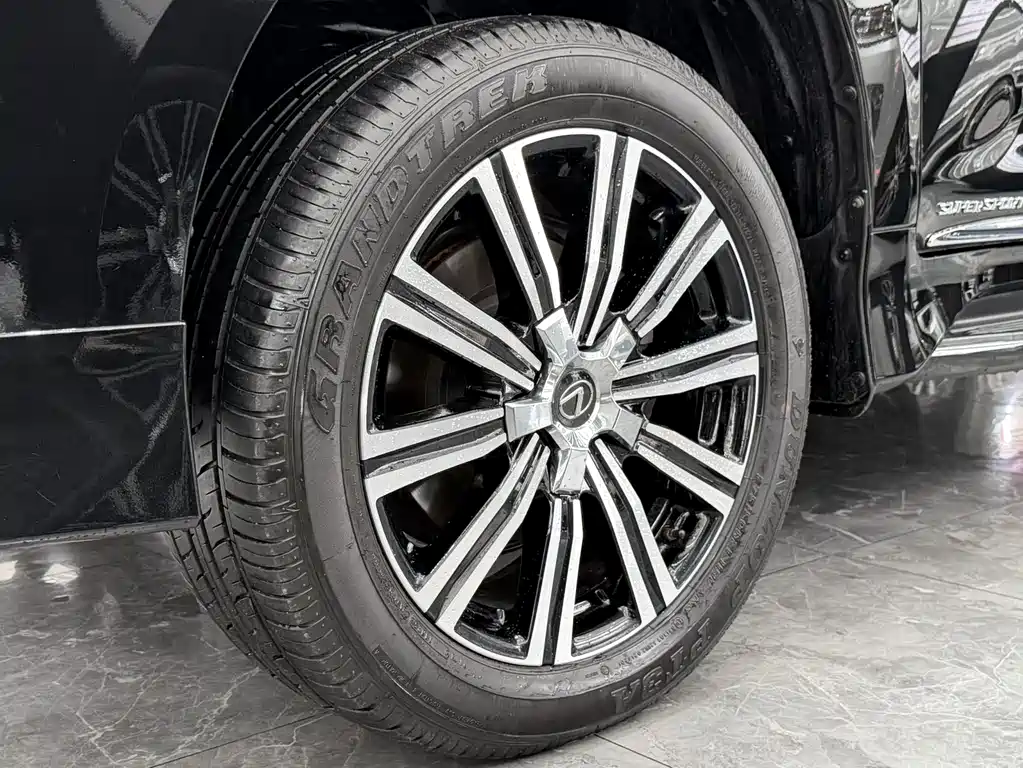 Lexus LX — фото 5