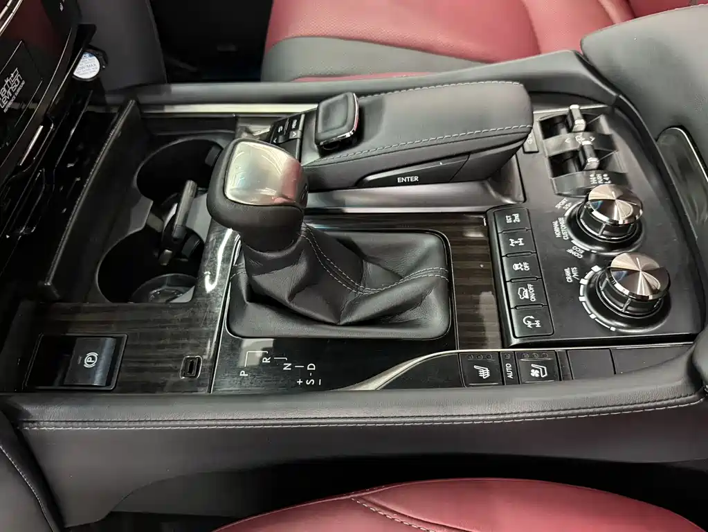 Lexus LX — фото 10