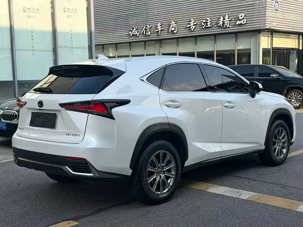 Lexus NX — фото 10