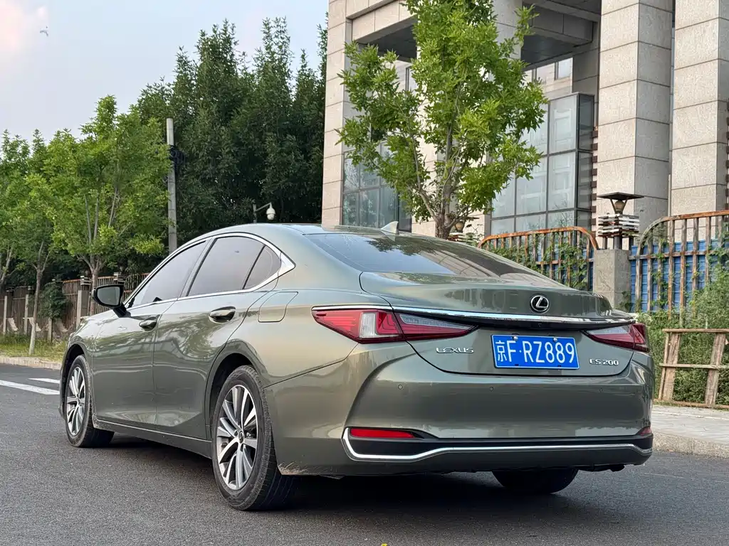 Lexus ES — фото 19