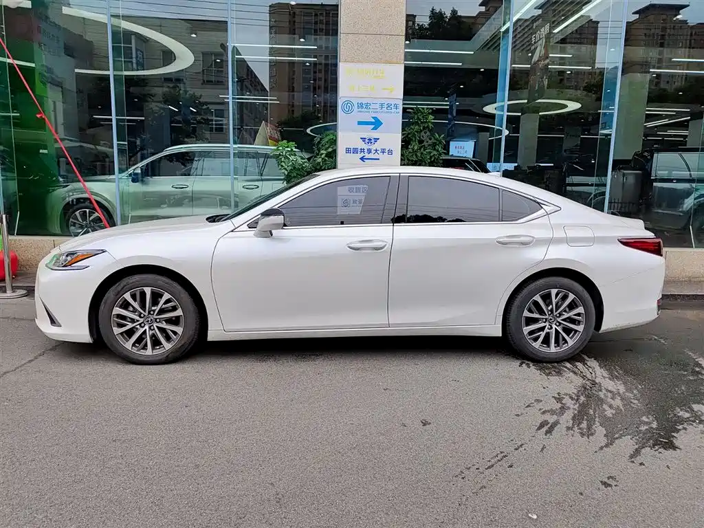 Lexus ES — фото 3