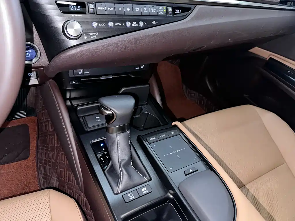 Lexus ES — фото 11