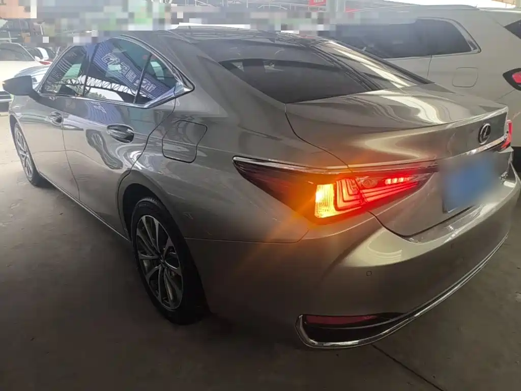 Lexus ES — фото 5