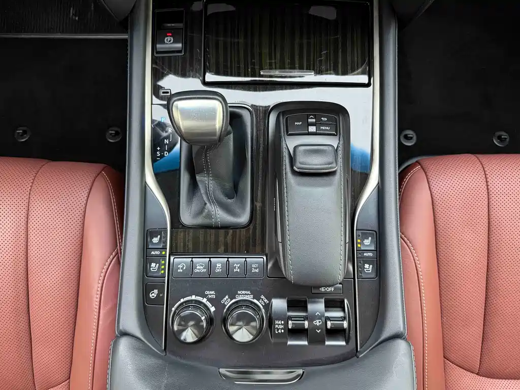 Lexus LX — фото 15