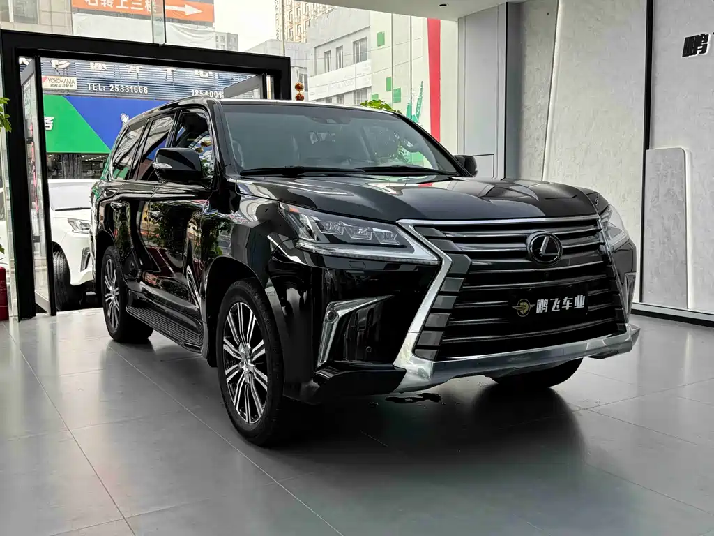 Lexus LX — фото 17