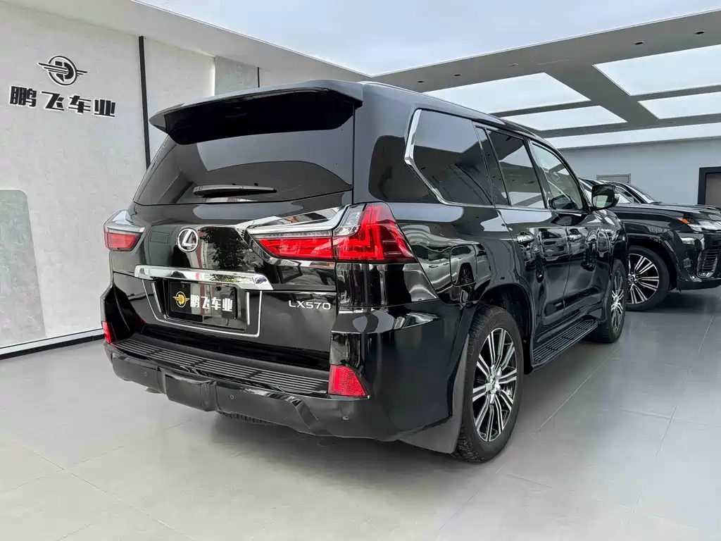 Lexus LX — фото 18