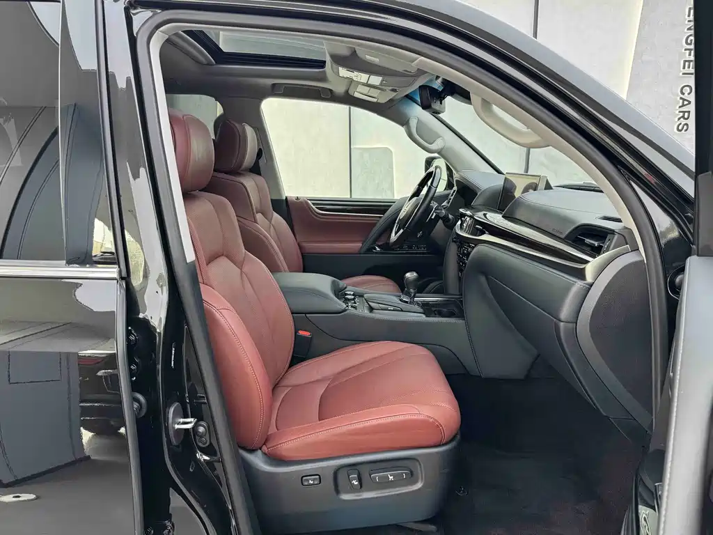 Lexus LX — фото 9
