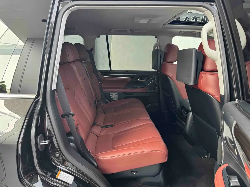 Lexus LX — фото 10
