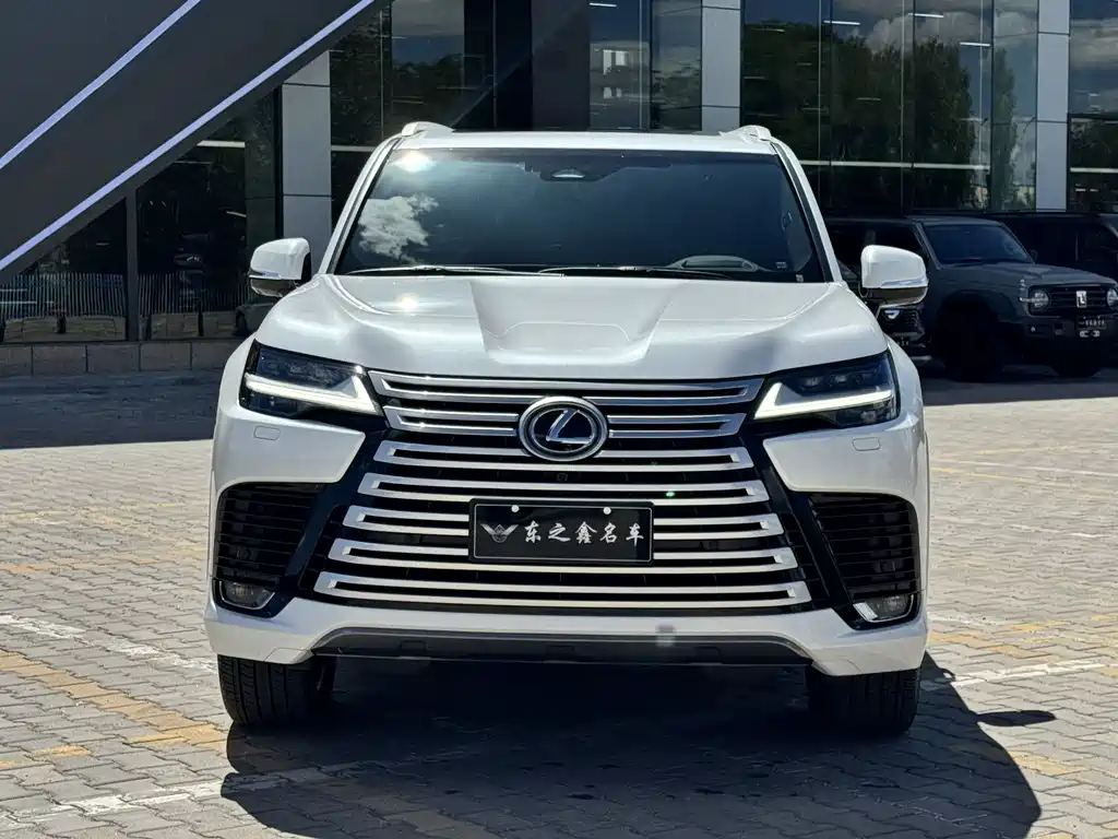Lexus LX — фото 2