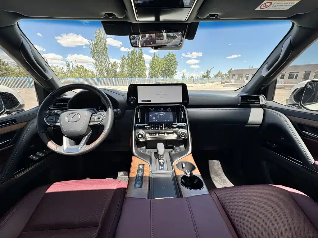 Lexus LX — фото 13