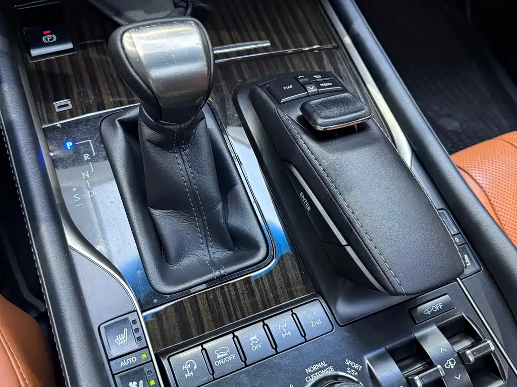 Lexus LX — фото 13