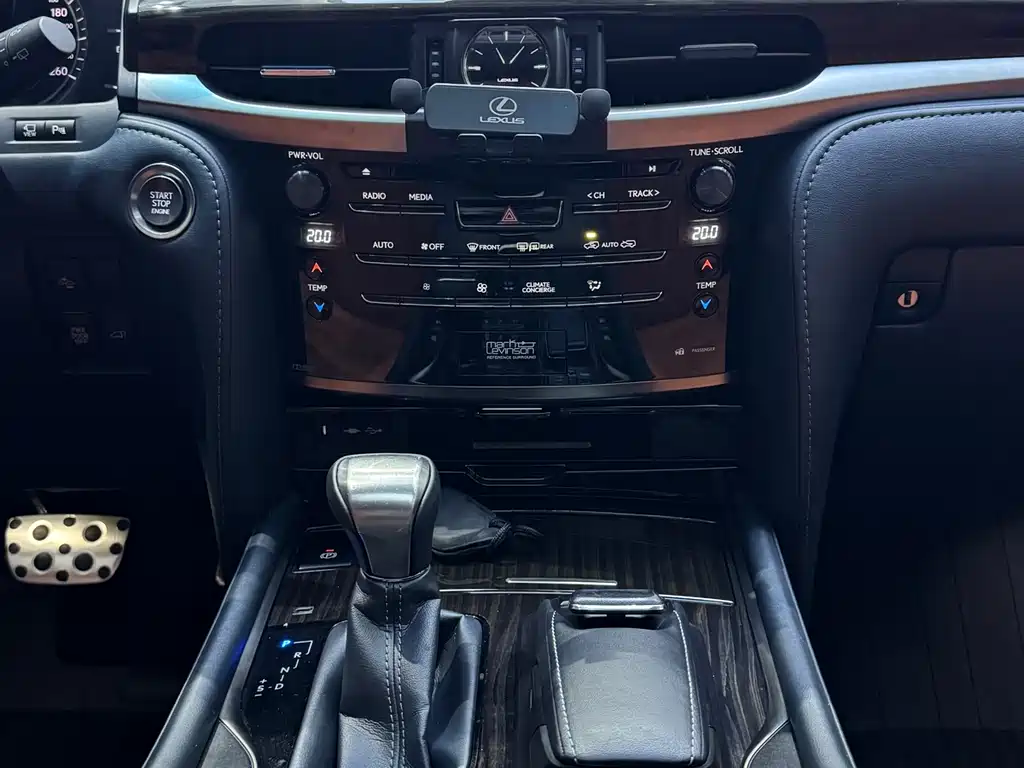 Lexus LX — фото 14