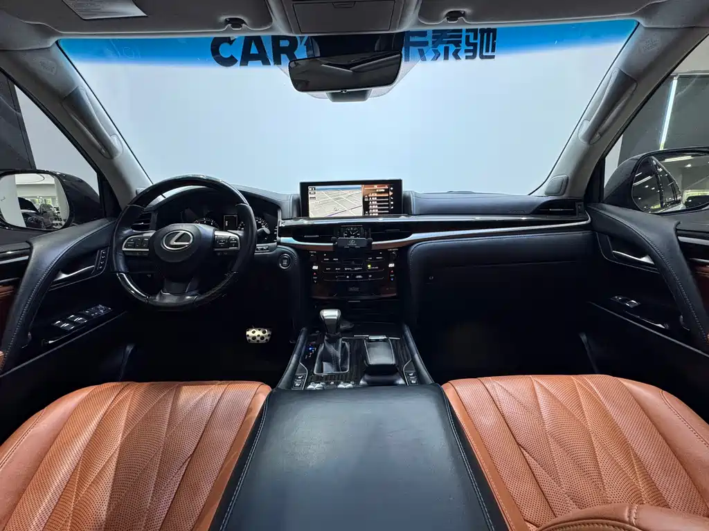 Lexus LX — фото 16