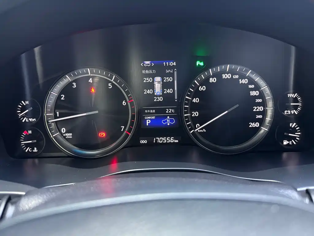 Lexus LX — фото 17