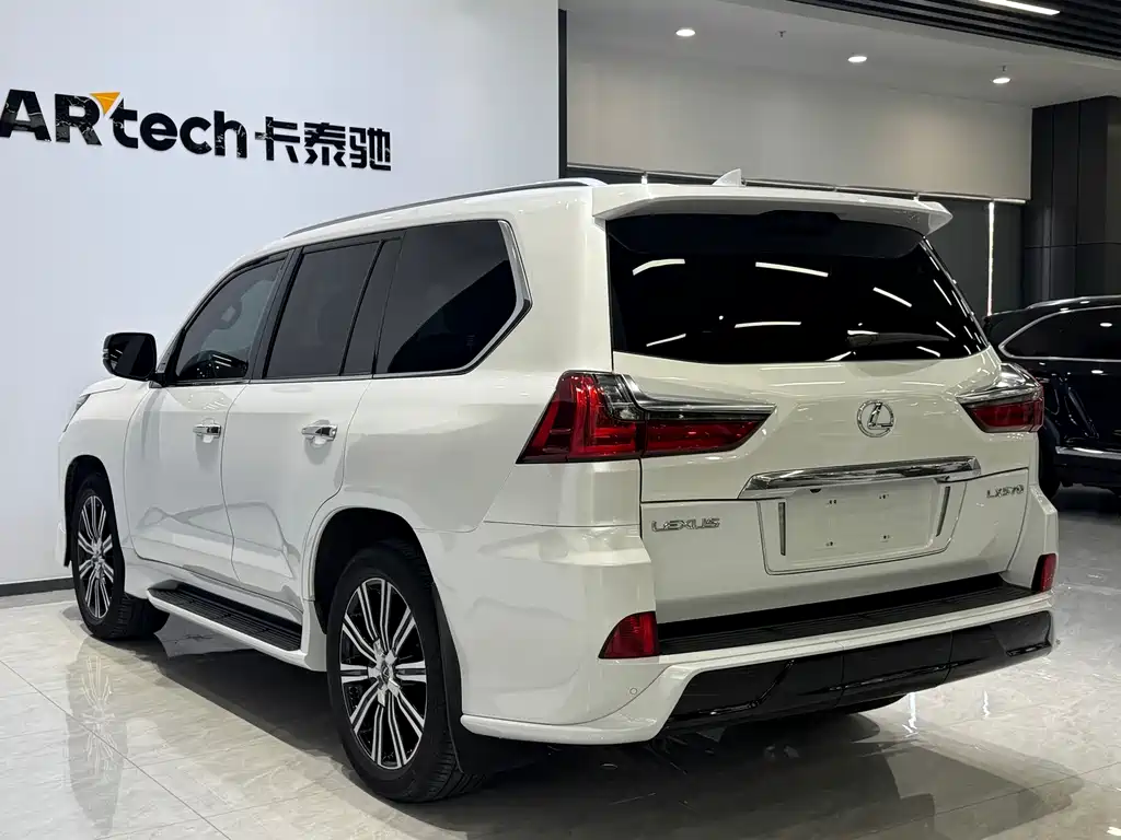 Lexus LX — фото 5
