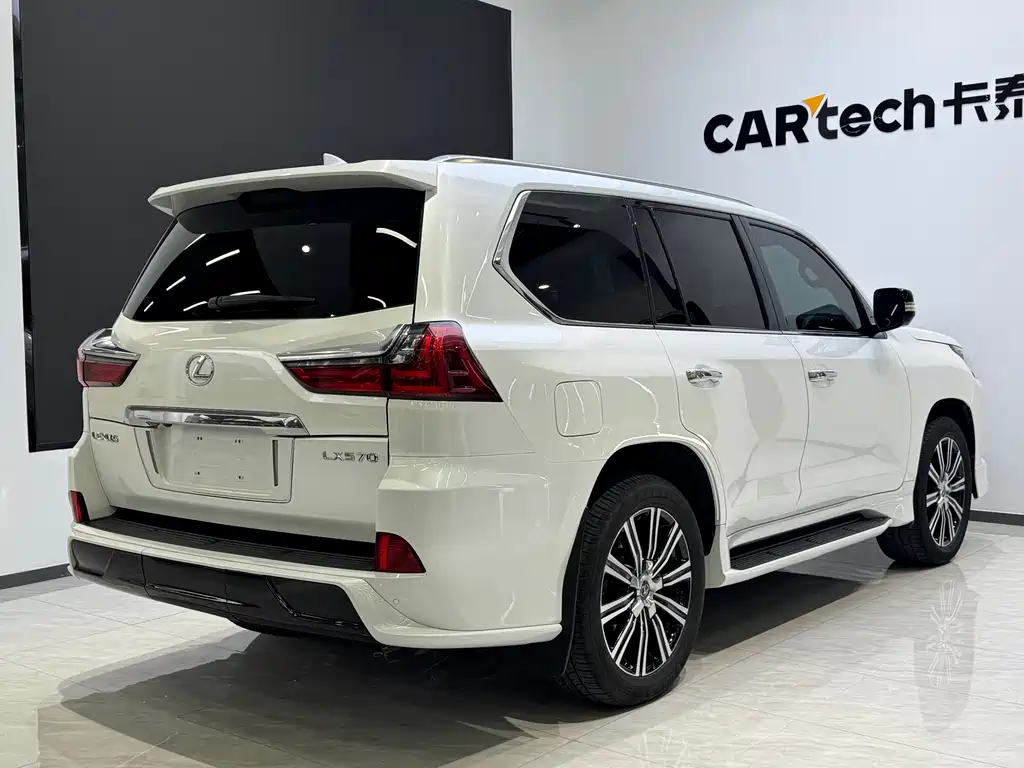 Lexus LX — фото 6