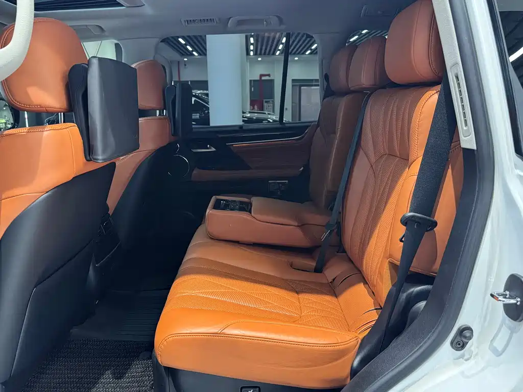 Lexus LX — фото 9