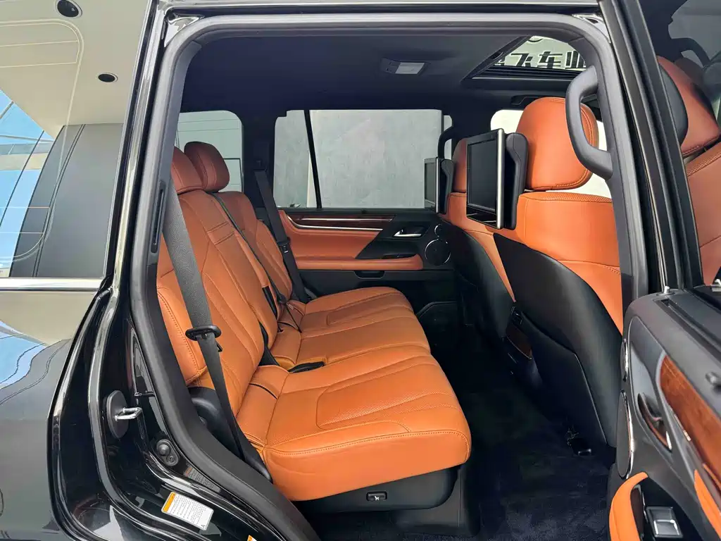 Lexus LX — фото 11