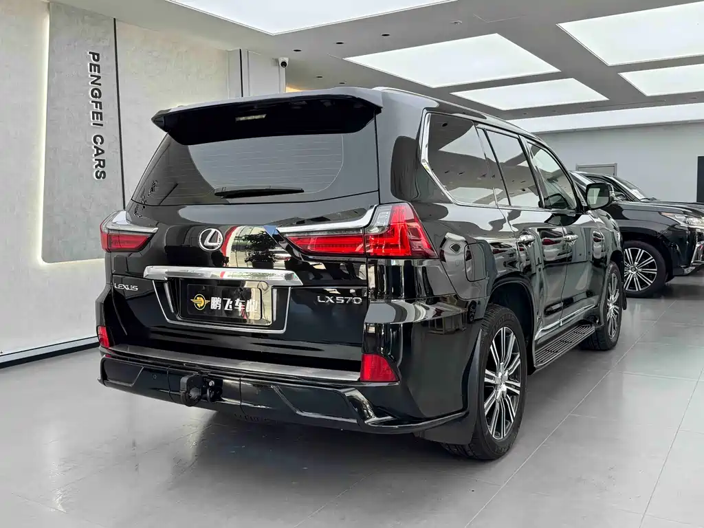 Lexus LX — фото 13