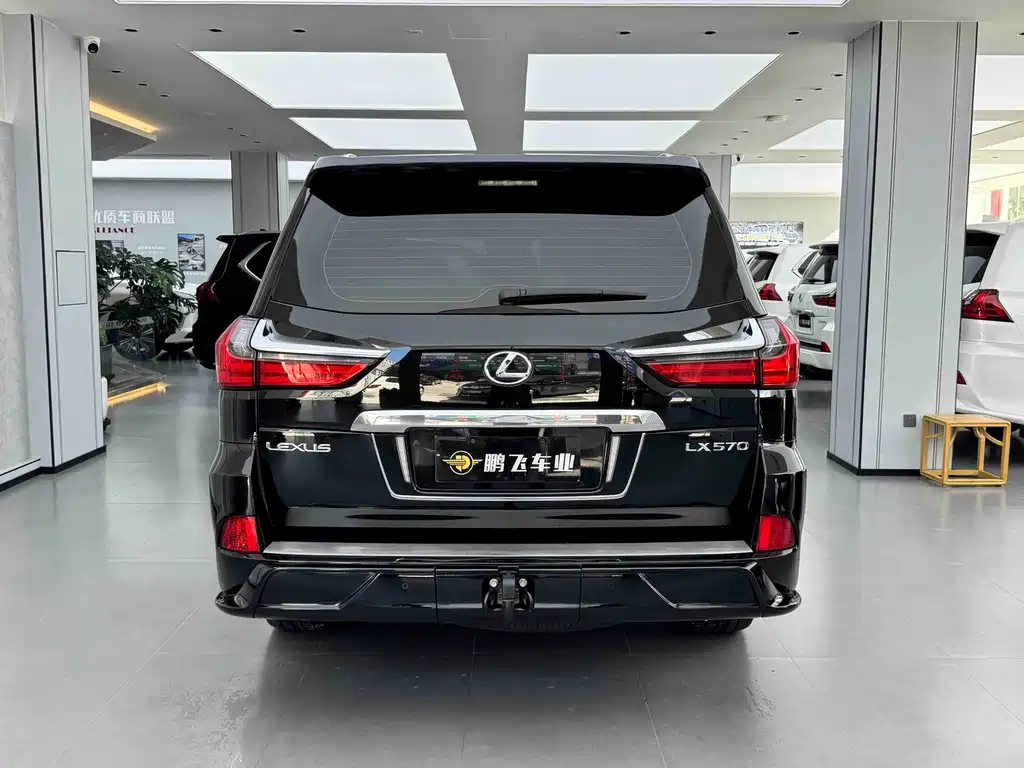 Lexus LX — фото 14