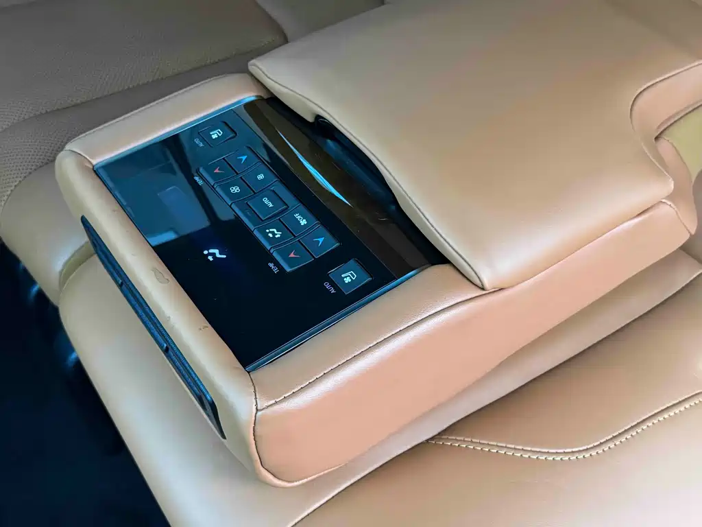 Lexus LX — фото 18