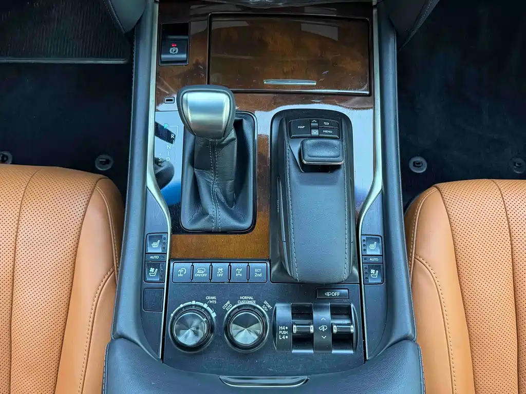 Lexus LX — фото 20
