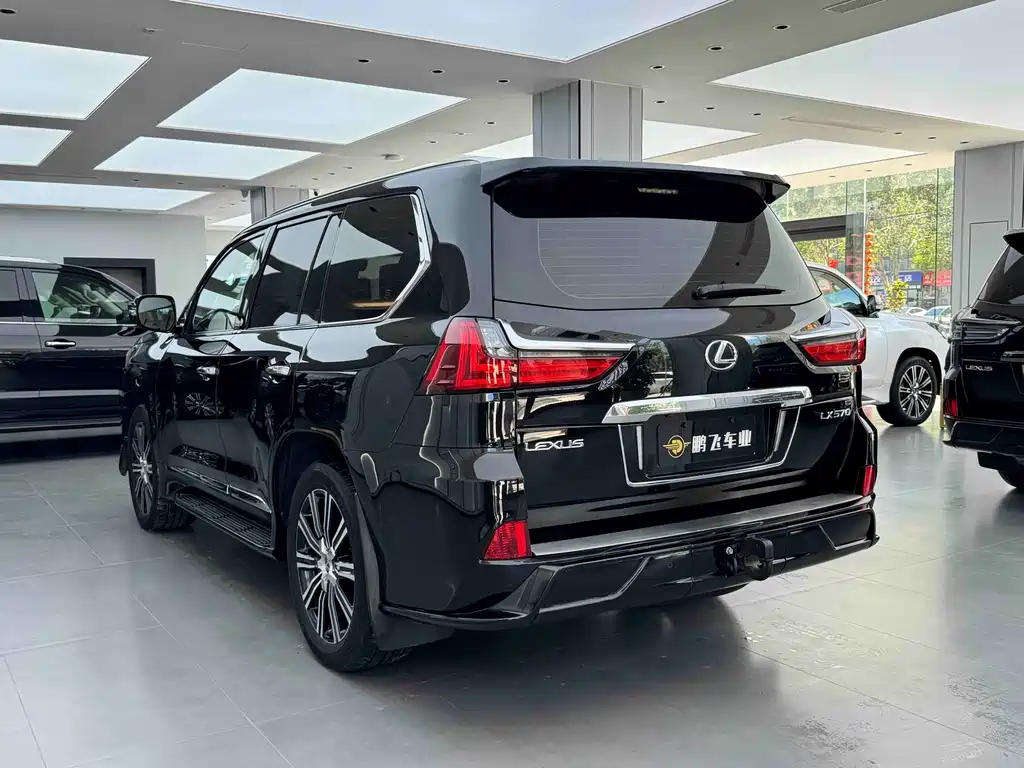 Lexus LX — фото 21