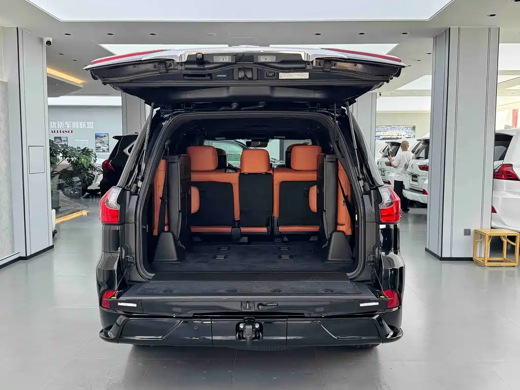Lexus LX — фото 22