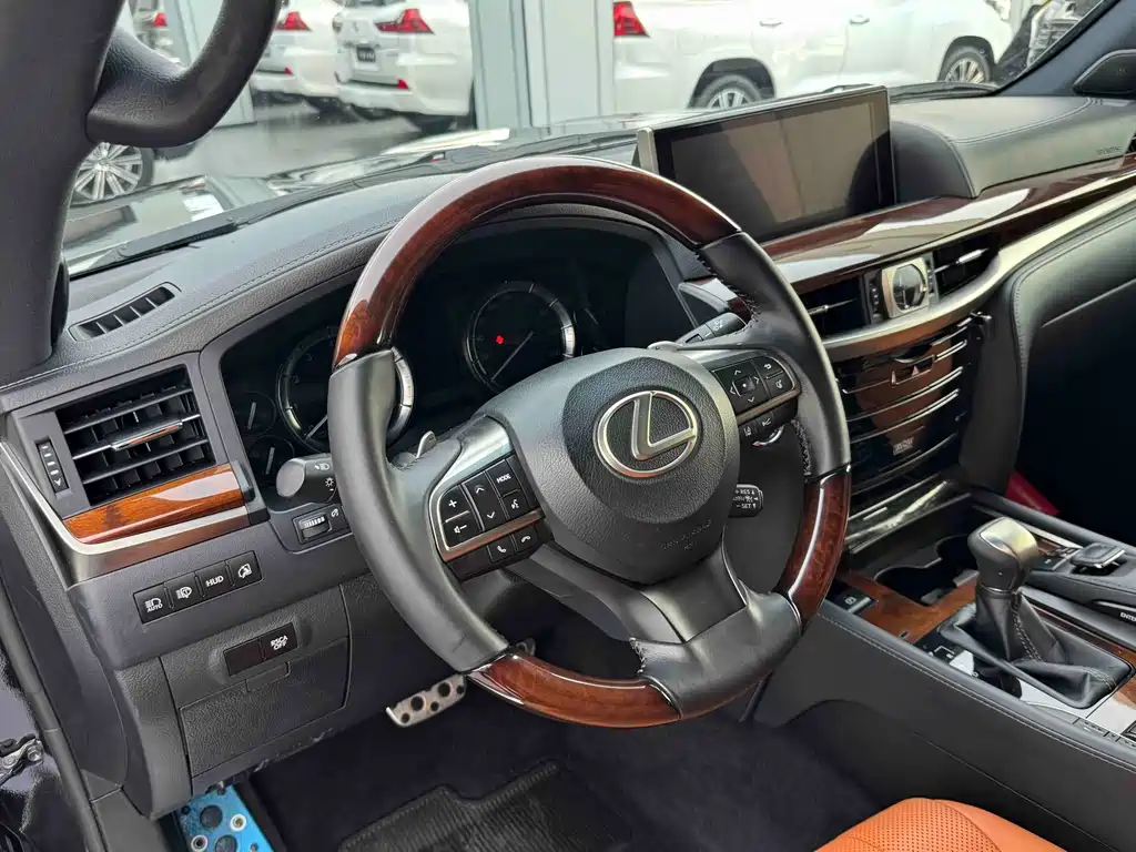 Lexus LX — фото 6