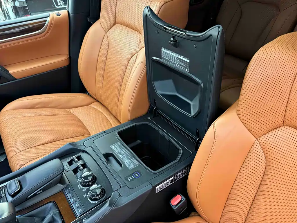 Lexus LX — фото 8