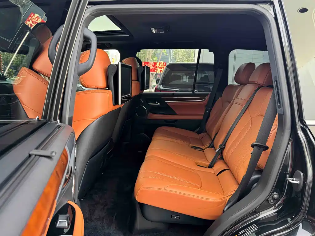 Lexus LX — фото 9