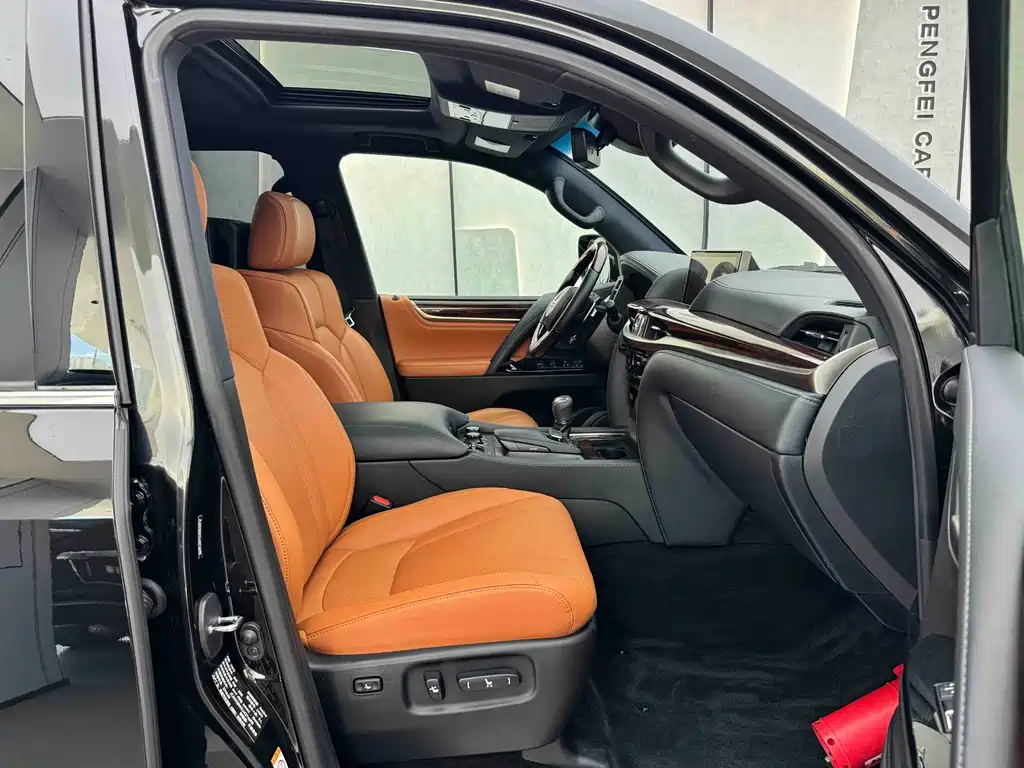 Lexus LX — фото 10