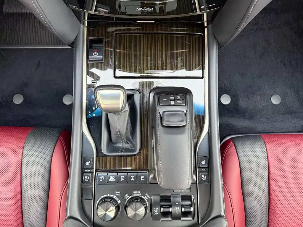 Lexus LX — фото 11