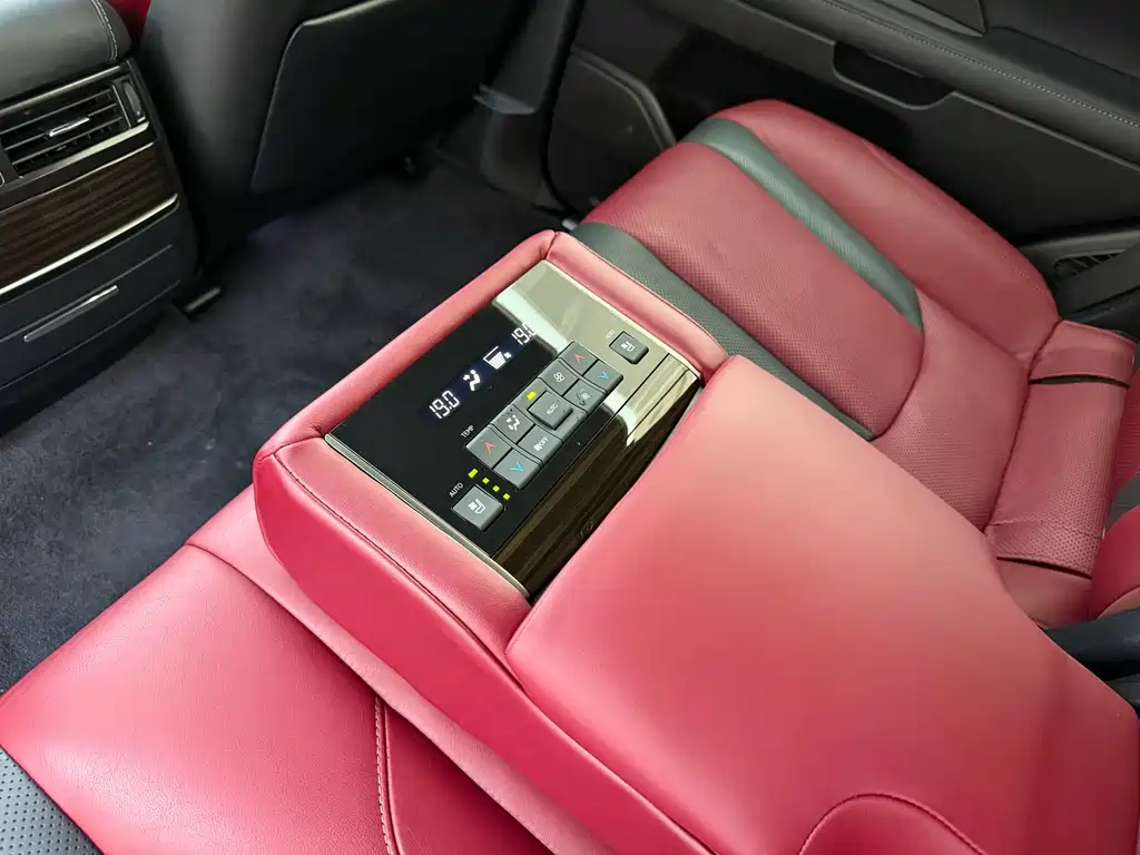 Lexus LX — фото 15