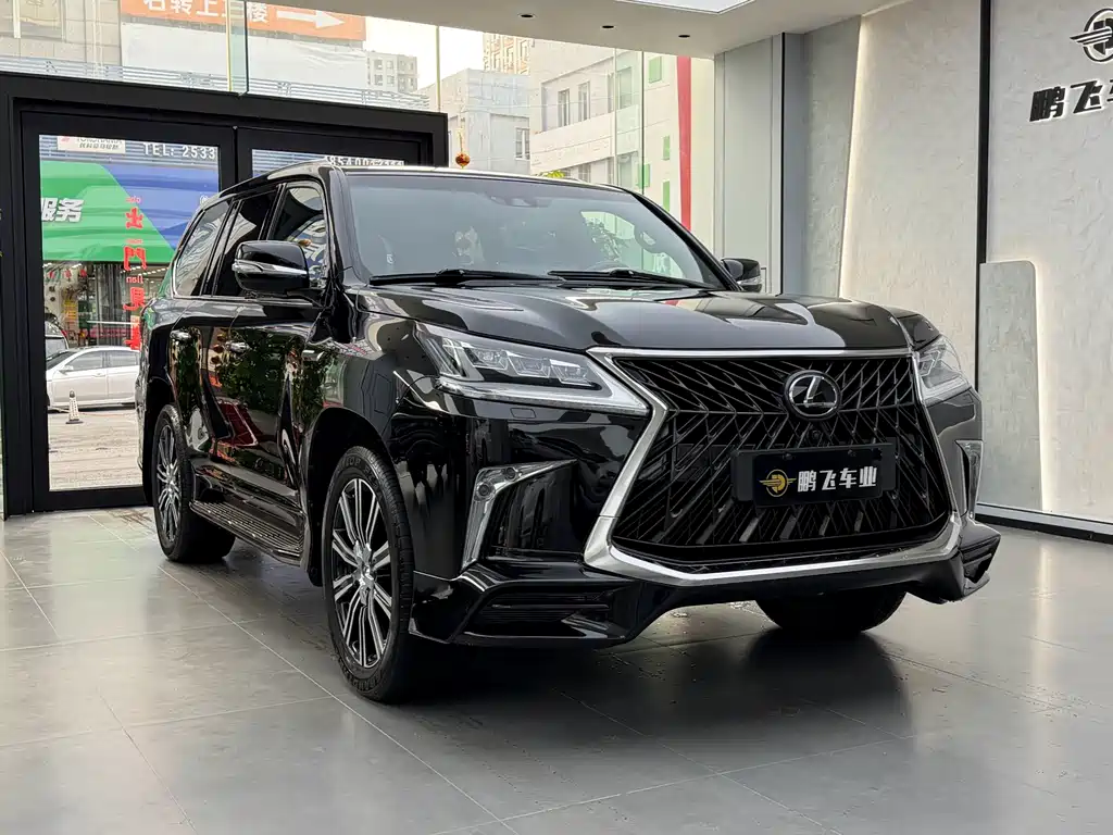 Lexus LX — фото 20