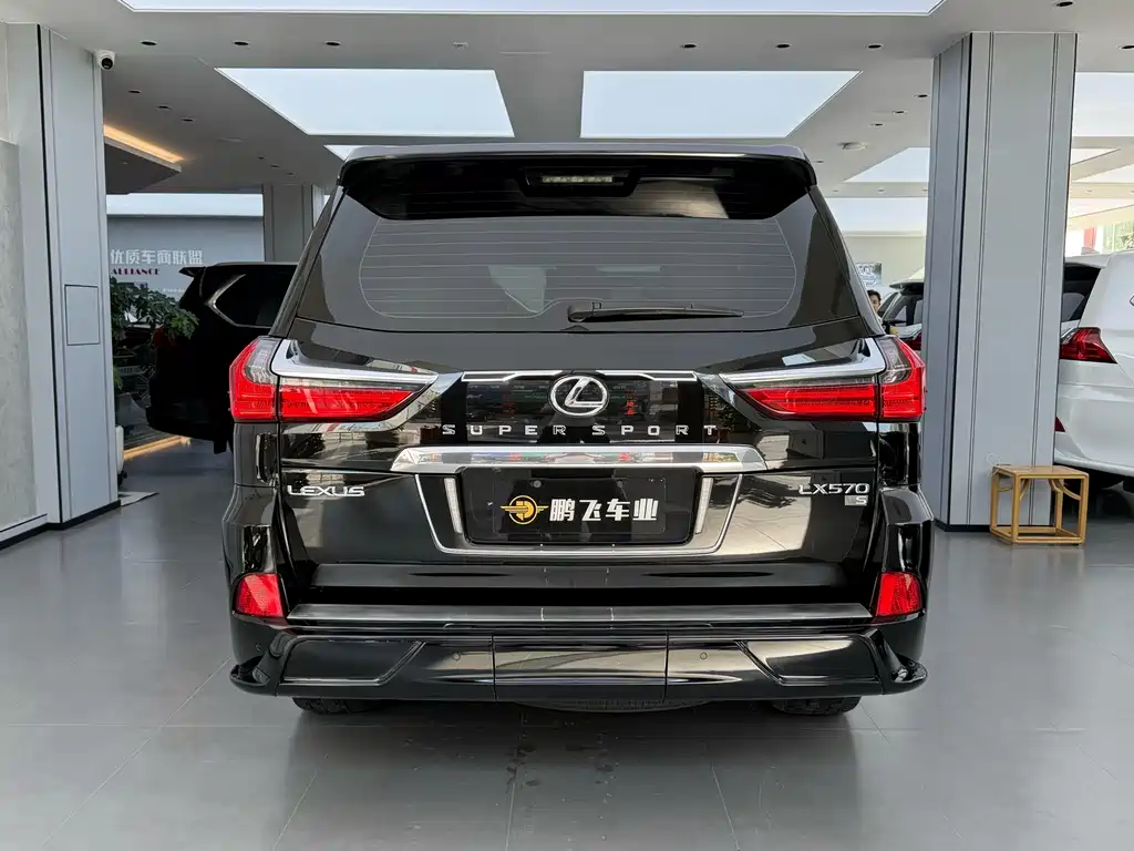 Lexus LX — фото 3
