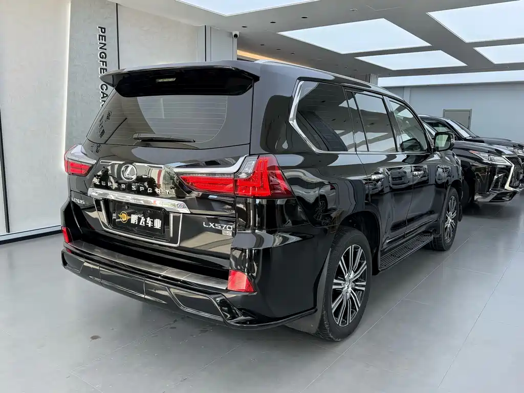 Lexus LX — фото 21