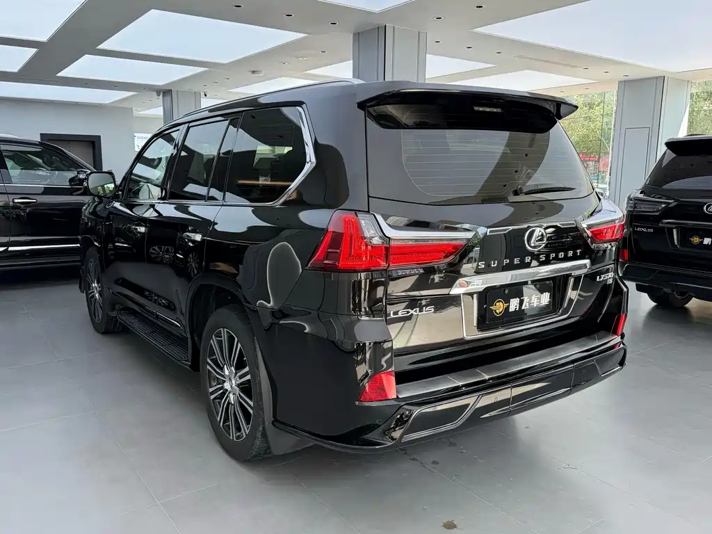 Lexus LX — фото 22